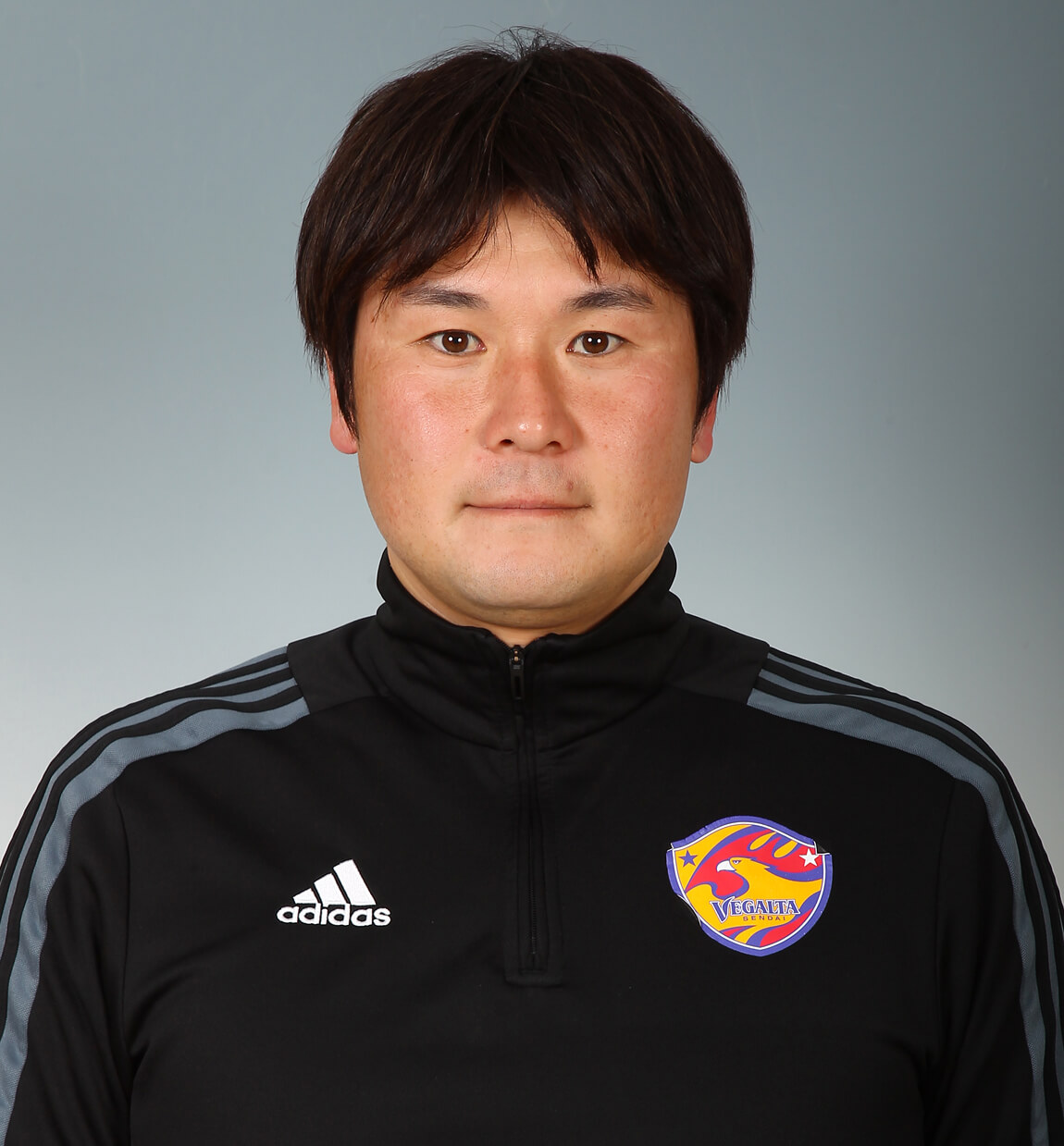 スタッフ顔写真を紹介