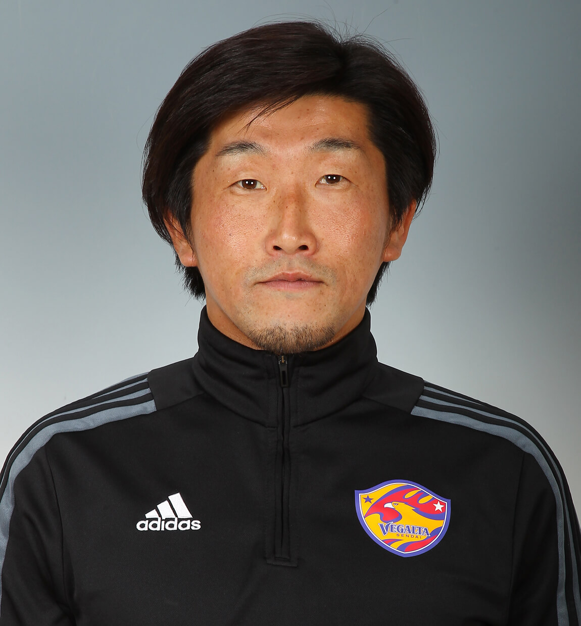 スタッフ顔写真を紹介