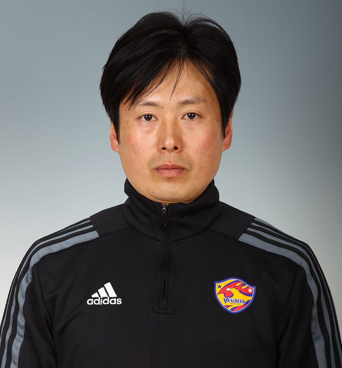 スタッフ顔写真を紹介