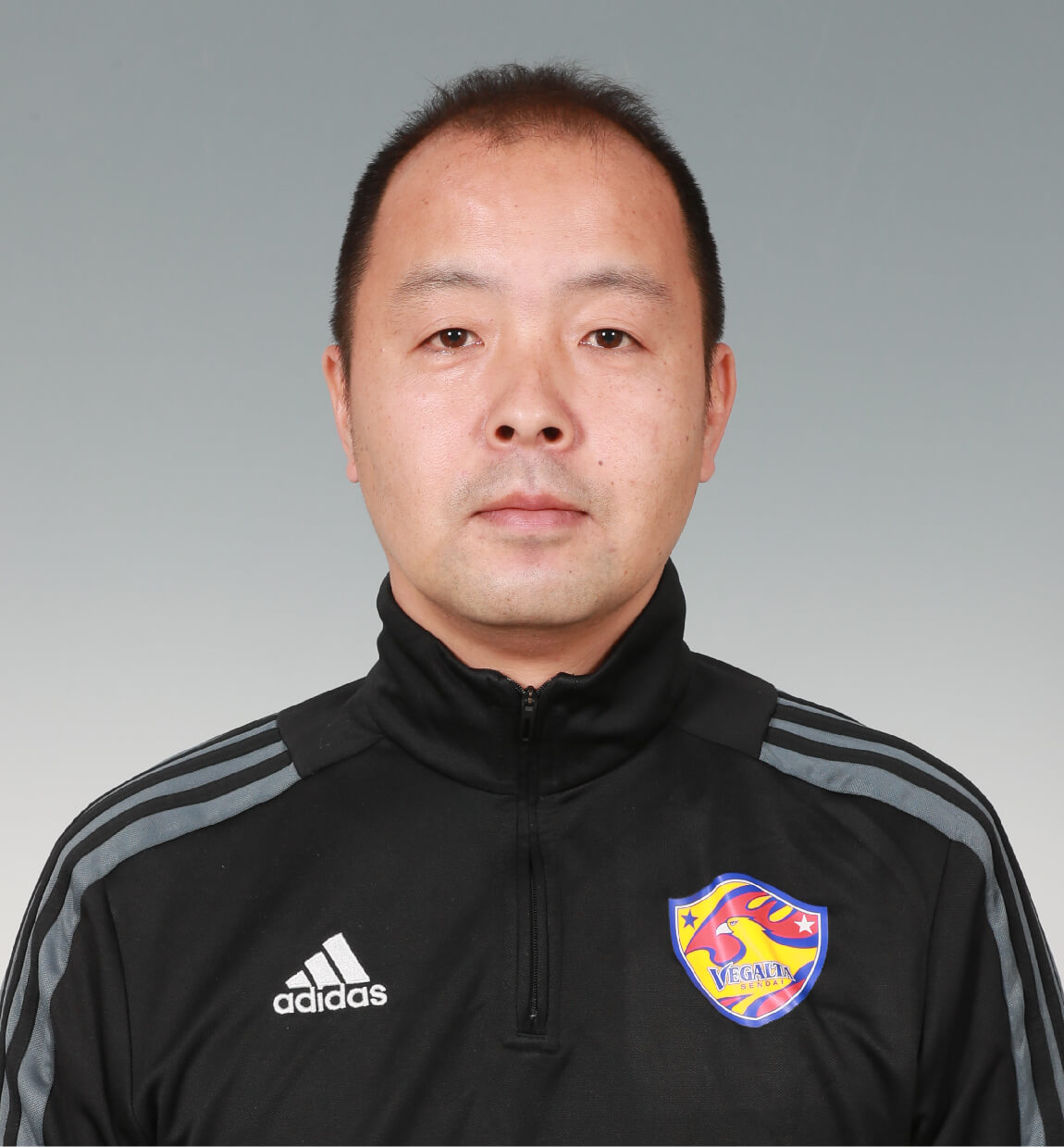 スタッフ顔写真を紹介