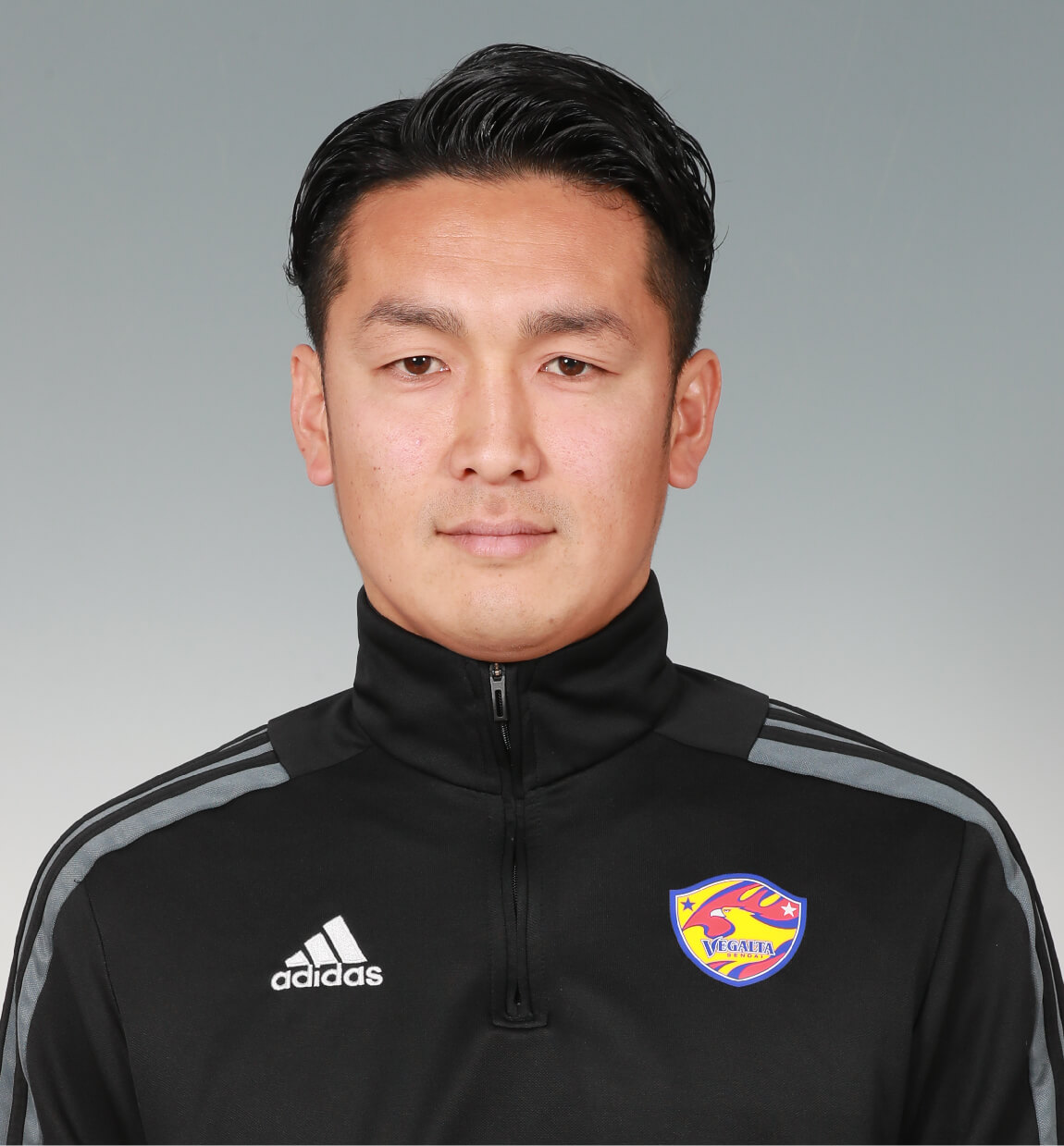 スタッフ顔写真を紹介