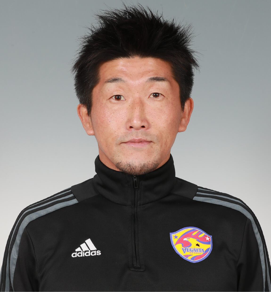 スタッフ顔写真を紹介