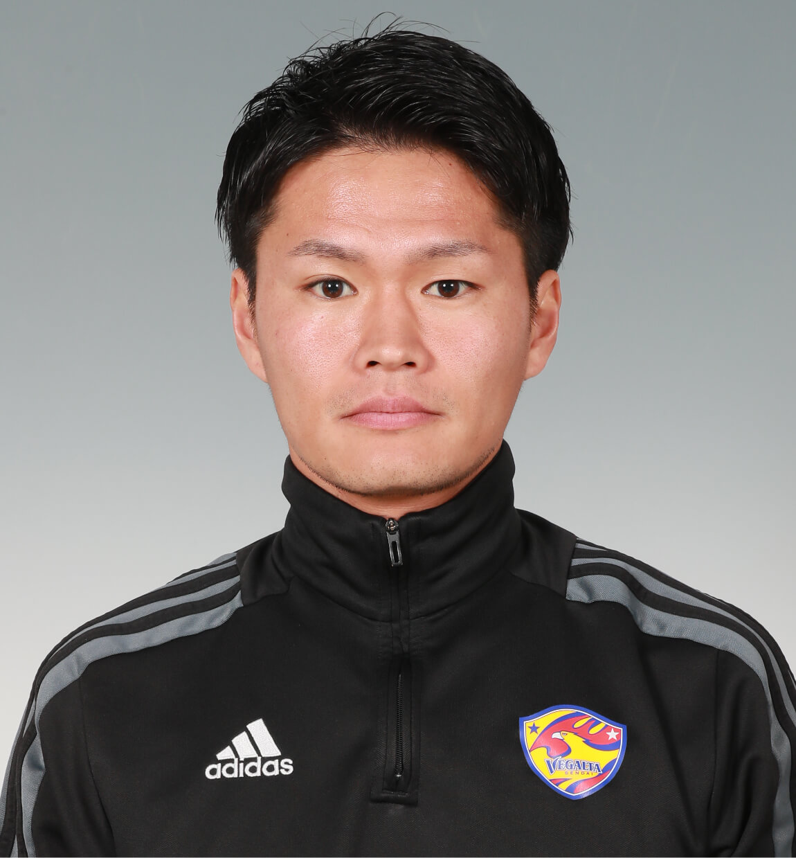 スタッフ顔写真を紹介