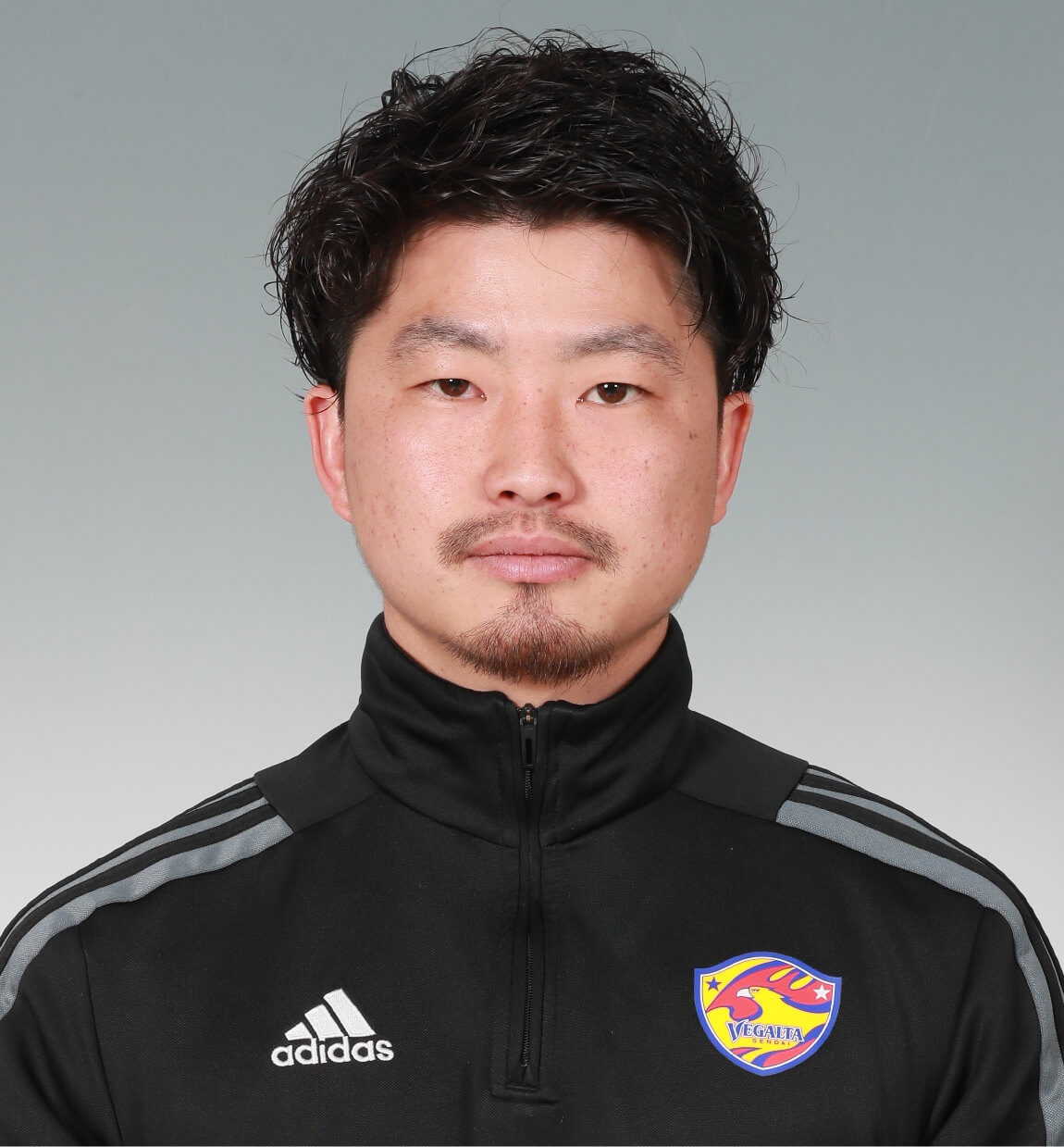 スタッフ顔写真を紹介