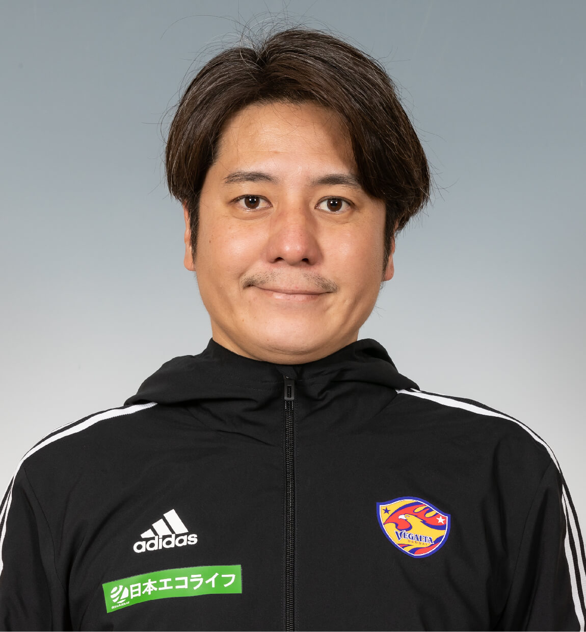 コーチ 吉田 賢太郎の写真を紹介