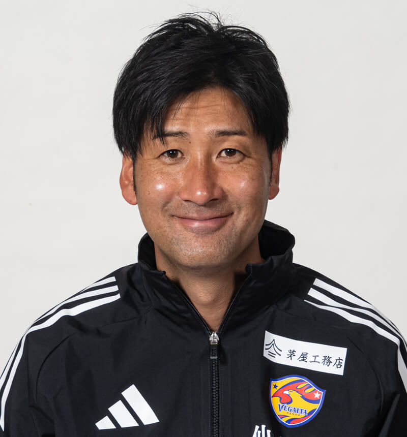 コーチ 西 洋祐の写真を紹介